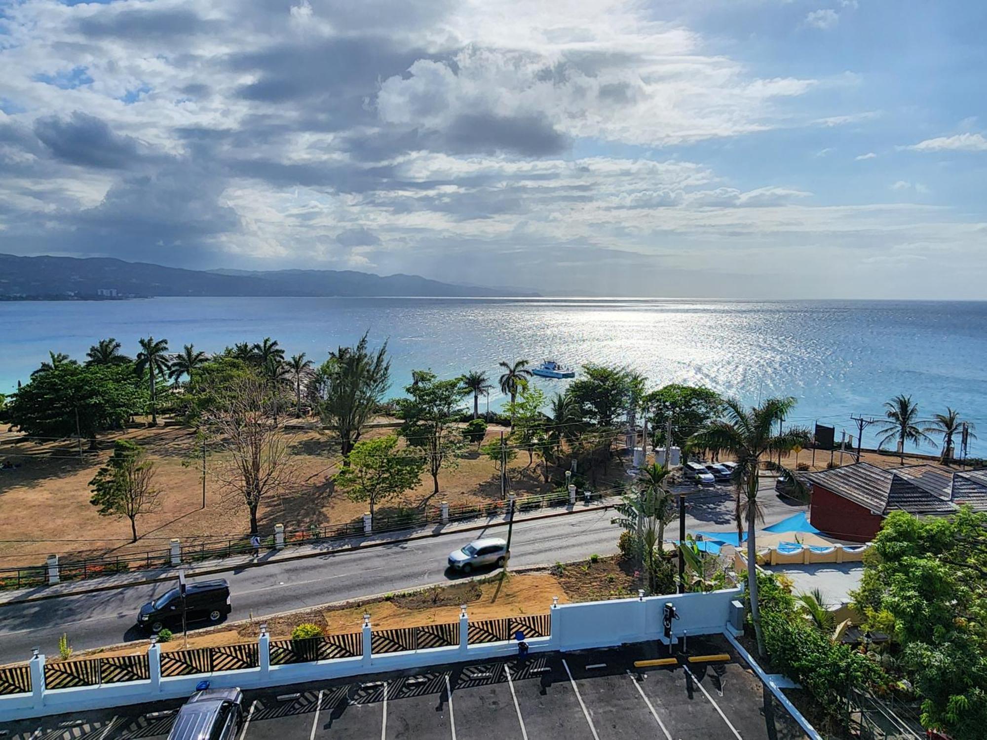 Hotel 39 Jamaica Montego Bay Exterior photo